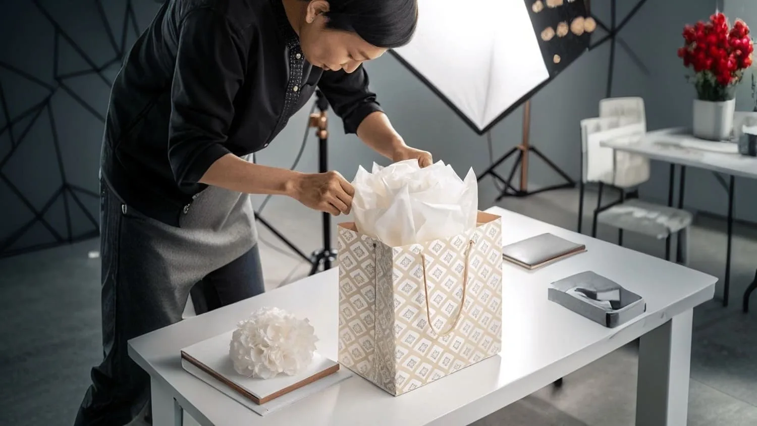 alt Step-by-step visuals of the tissue paper puff method