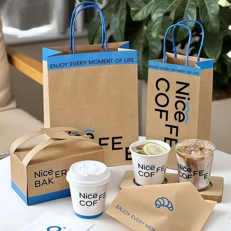 Coffee carry packaging set including cup carriers and sleeves