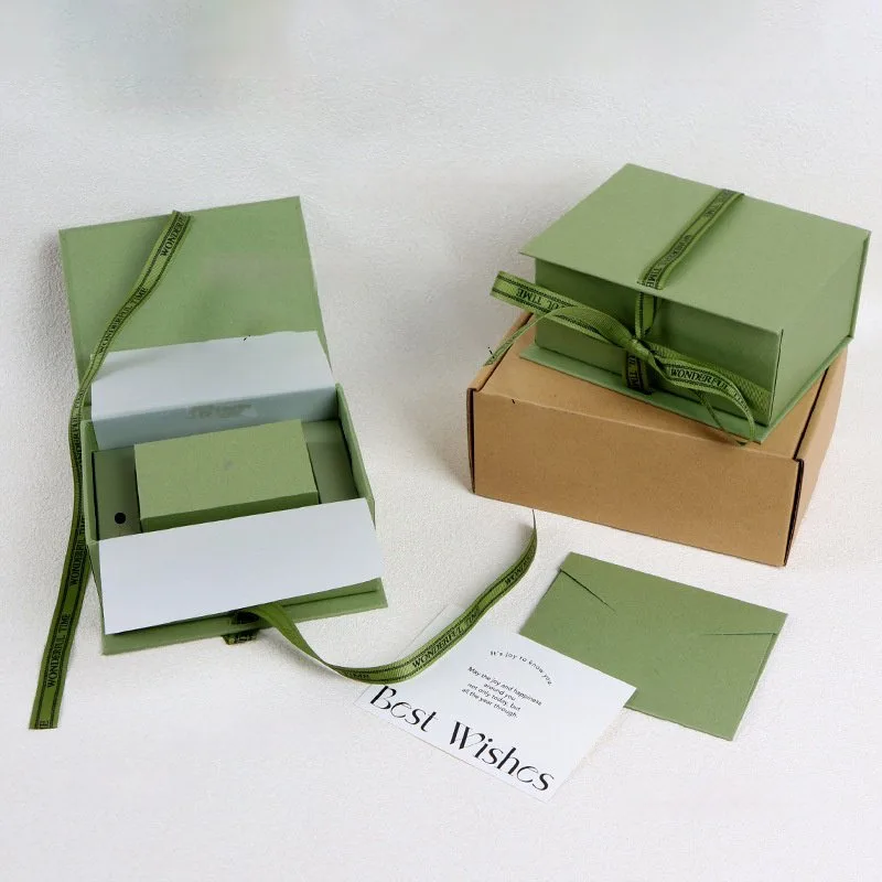 Comprehensive Jewelry Packaging Solution with Box and Accessories